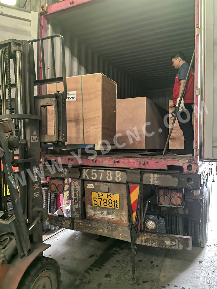 1电管弯弯机和1个手动折叠机和1个手动折叠机和1个小型手动干草切割机剪切机和1台电动剪切机（（7） 