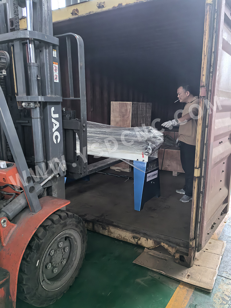 8 HVAC导管机运往法国（9） 