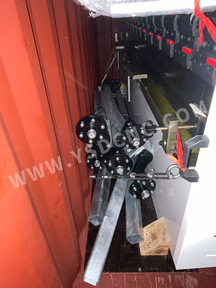 Hydraulic shearing machine & Hydraulic Press Brake & Laser marking machine & Mold (10) 模具 (9) 液压剪板机及液压折弯机及激光打标机及模具 (10)