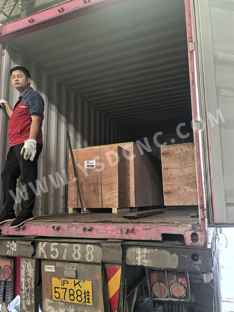 1电管弯曲机和1手动折叠机和1手动折叠机和1个小型手动折叠机器和1个小型干草剪切机（（