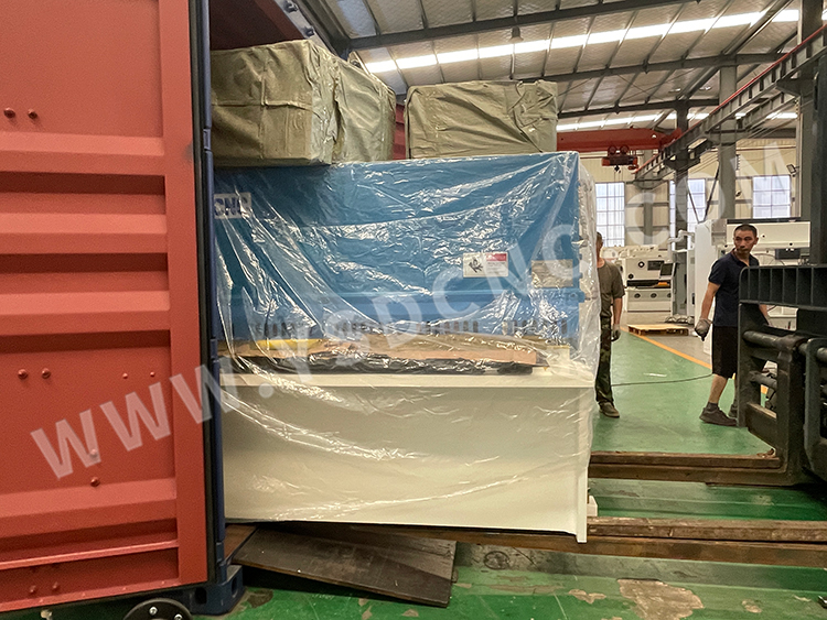 Hydraulic shearing machine & Hydraulic Press Brake & Laser marking machine & Mold (18) 激光打标机及模具 (17)