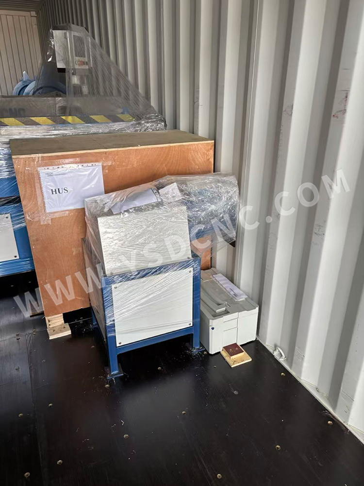auto duct line 3 & Electric rotary machine & hydraulic riveting machine & Rack & Mobile small crane & Pneumatic TDF folding machine (18) 自动风管线3条&电动旋机&液压铆接机&机架&移动小吊机&气动TDF折叠机 (18)