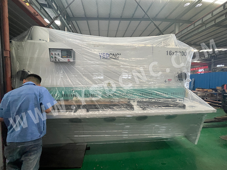Press Brake & 2 set Hydraulic Shearing Machine & Fixed Notching Machine & Rolling Machine & Mold (10) 压力机制动器及2台液压剪板机及固定式冲口机及卷板机及模具 (10)