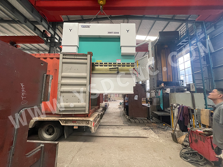 Press Brake & 2 set Hydraulic Shearing Machine & Fixed Notching Machine & Rolling Machine & Mold (10) 折弯机及 2 台液压剪板机及固定冲口机及滚压机及模具 (10)