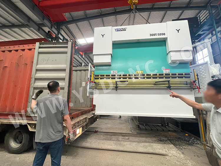 Press Brake & 2 set Hydraulic Shearing Machine & Fixed Notching Machine & Rolling Machine & Mold (9) 折弯机及 2 台液压剪板机及固定冲口机及滚压机及模具 (9)
