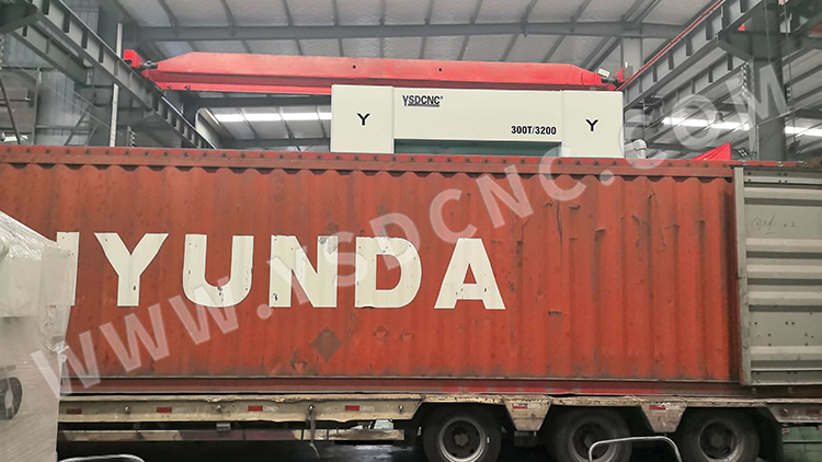 Press Brake & 2 set Hydraulic Shearing Machine & Fixed Notching Machine & Rolling Machine & Mold (12) 及滚压机及模具 (11) 折弯机及 2 (12) 折弯机 &